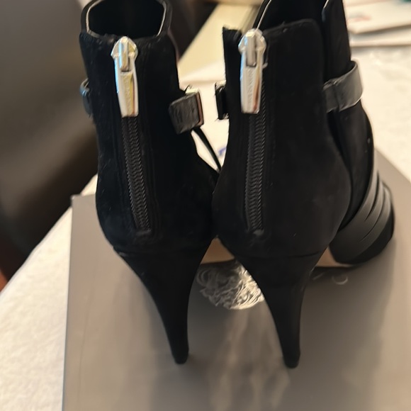 Vince Camuto 8.5 VC-Achika black suede with leather trim dress shoes. - Picture 4 of 9